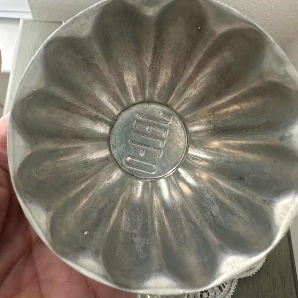 Vintage Aluminum JELL-O
Individual Fluted Jello Molds
Baking Tins Set Of 7 - Picture 3 of 3